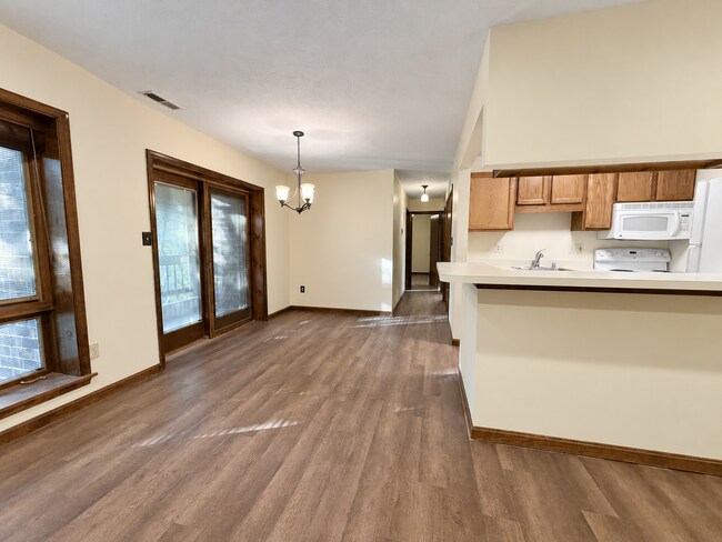 Building Photo - 23241 Rosewood Ct