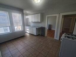 Building Photo - 79 Rosseter St