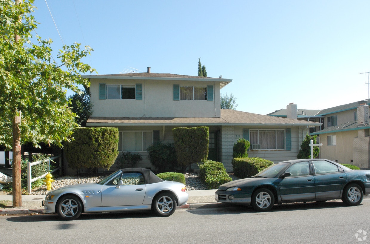 Primary Photo - 211 Adler Ave