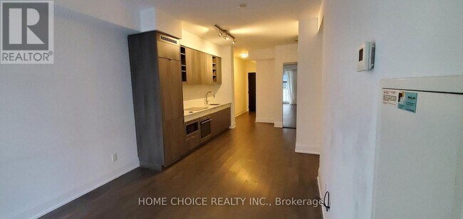 Photo du bâtiment - 101 Erskine Ave