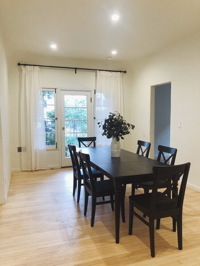 Foto del edificio - 922 N La Jolla Ave