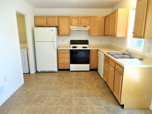 Building Photo - 12 School Dr