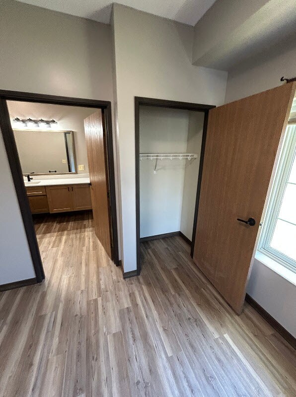 Foto del edificio - Milwaukee Manor Apartments