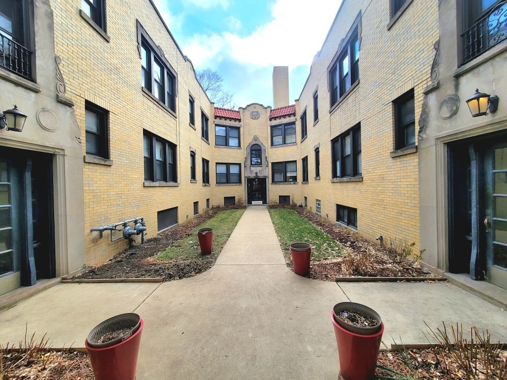 4809 W Montrose Ave Unit H, Chicago, IL 60641 Condo for Rent in