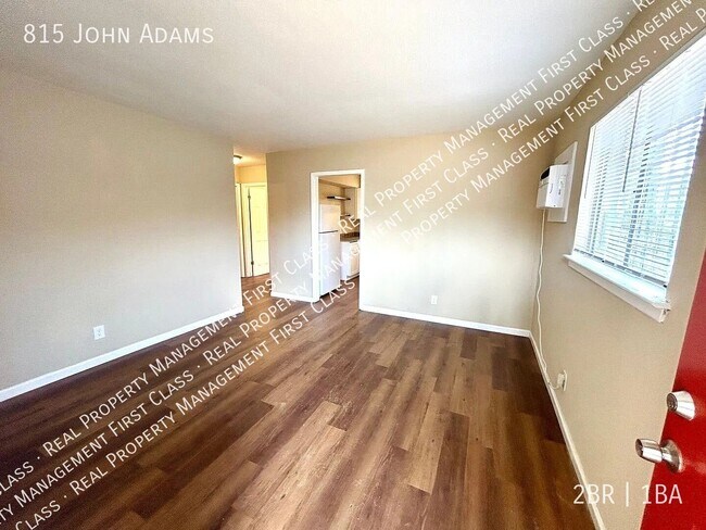 Building Photo - 815 John Adams Dr