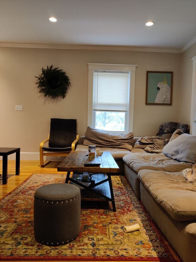 Building Photo - No brokers fee, Large Recently Renovated Unit, Free Laundry, Parking Included, Stainless Steel Ap...