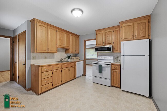 Building Photo - 3 Bedroom Home **Half Off August's Rent wi...