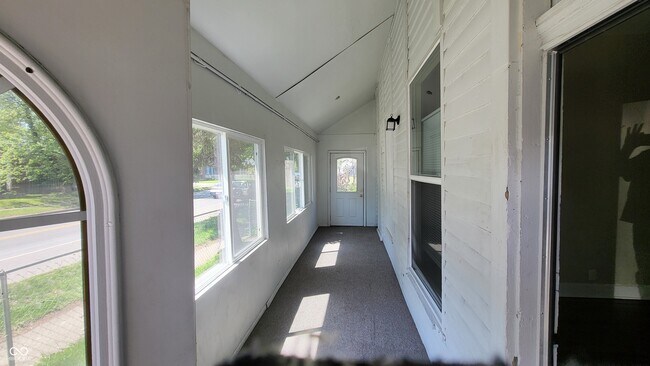 Foto del edificio - 1314 E 10th St