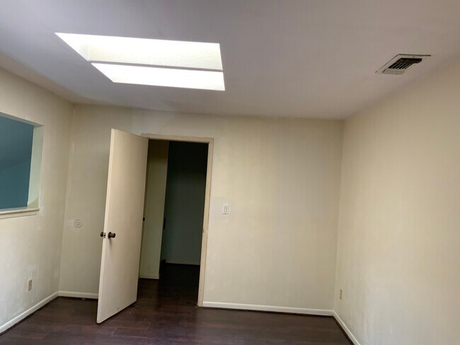 Foto del edificio - 8100 Cambridge St