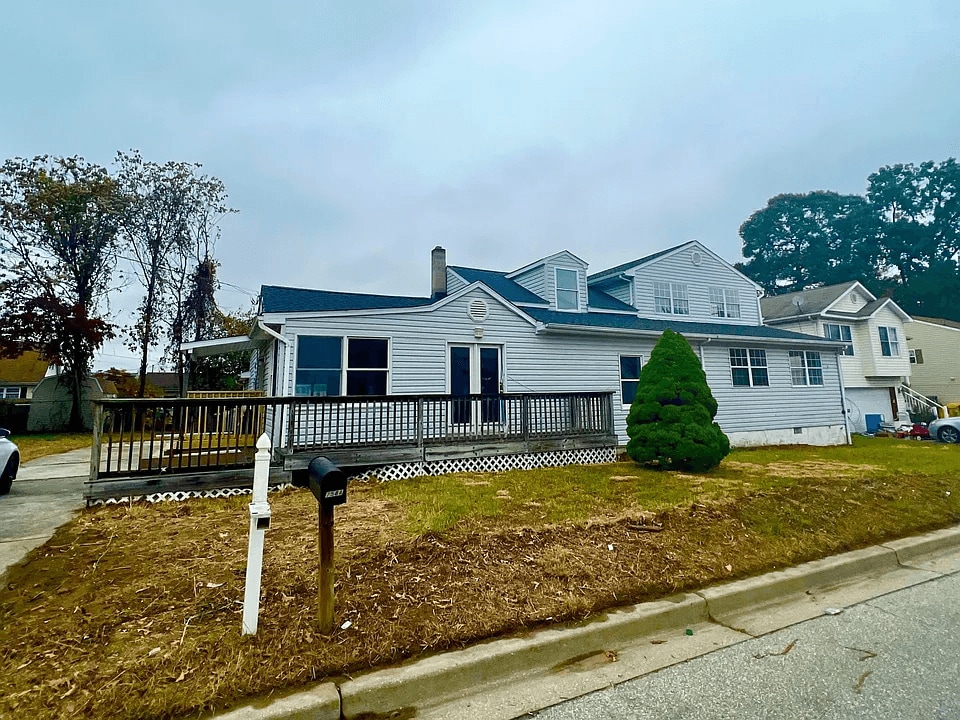 Foto principal - 758 209th St