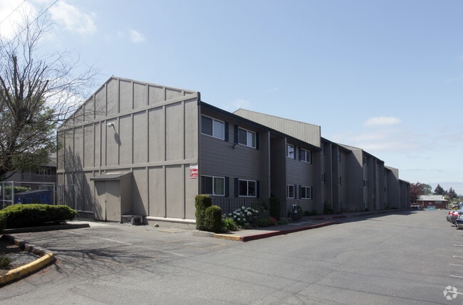 Building Photo - r45a Laurel Court Apts.