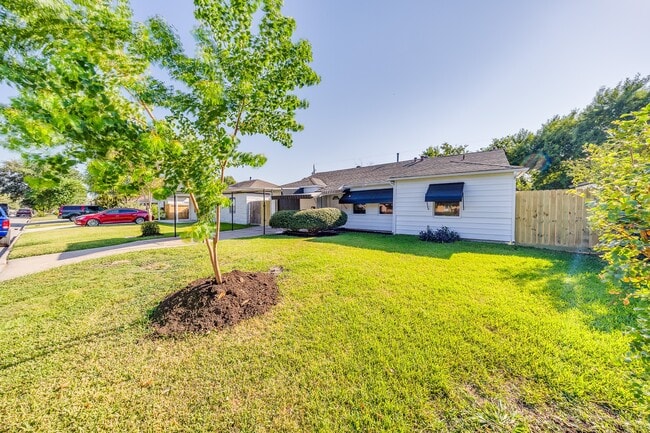 Building Photo - 1304 Pugh Dr