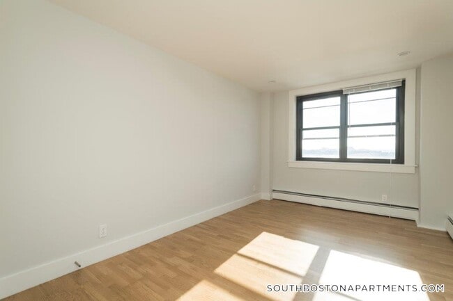 Building Photo - 1410 Columbia Rd