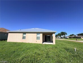 Building Photo - 1621 SW 10th Ave