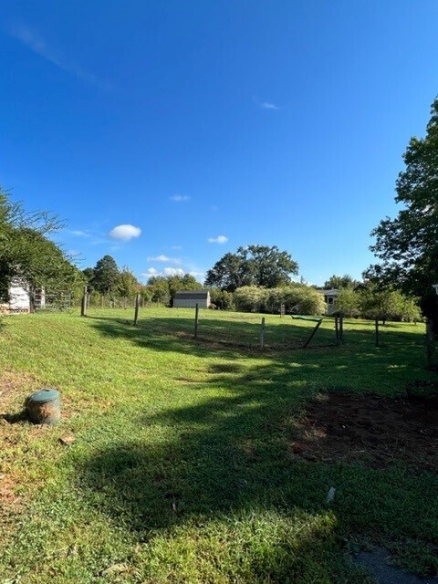 Building Photo - 611 Holston Creek Church Rd