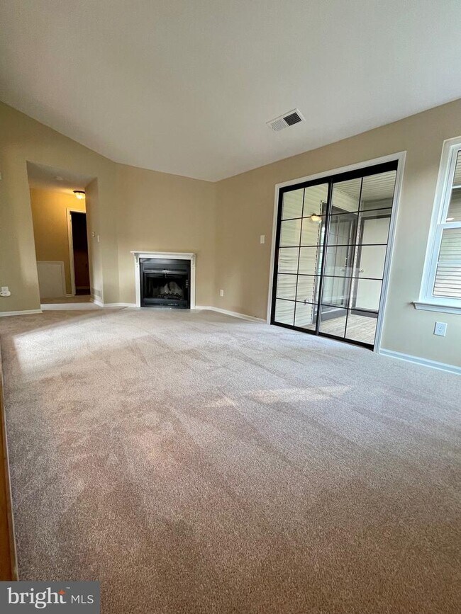 Building Photo - 122 Basswood Ct