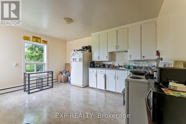 Building Photo - 17 Spring St