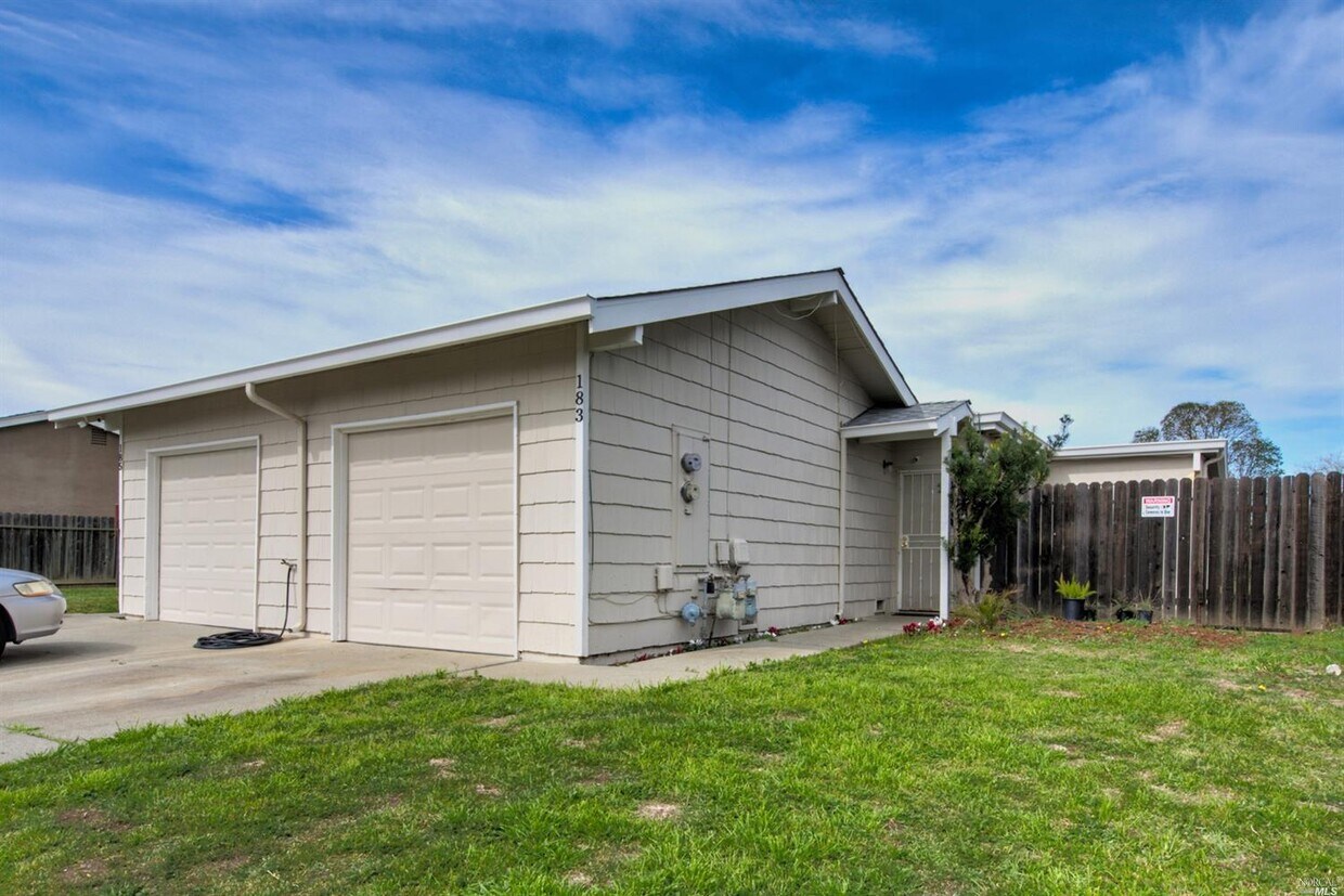 Primary Photo - 183 Woodbury Cir