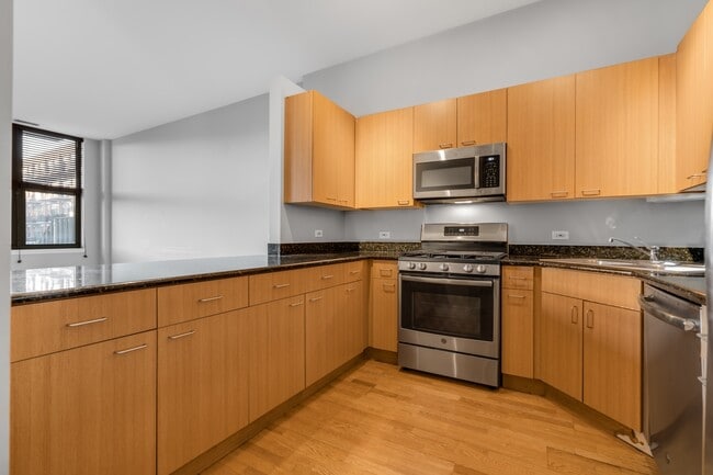 Building Photo - 15 S Throop St