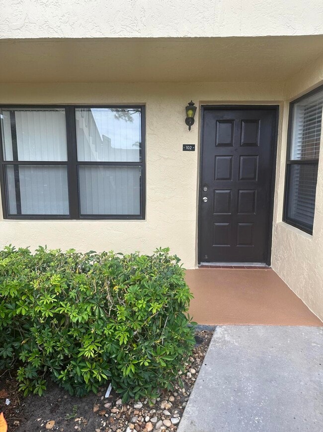Building Photo - 4692 Lucerne Lakes Blvd