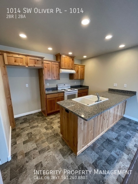 Building Photo - 1014 SW Oliver Pl