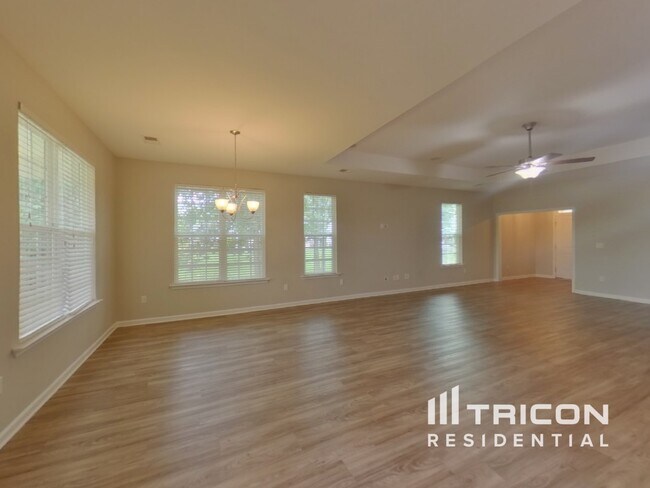 Building Photo - 508 Beechcreek Dr