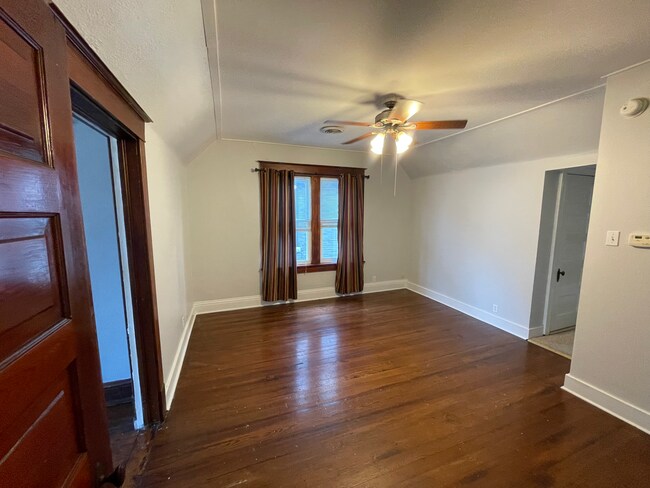 Foto del edificio - 420 E 8th St