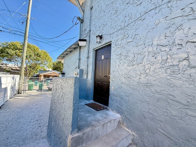 Photo - Renovated Large 3 Bed 1 Bath Unit Available For Rent Located In Little Havana. Apartment