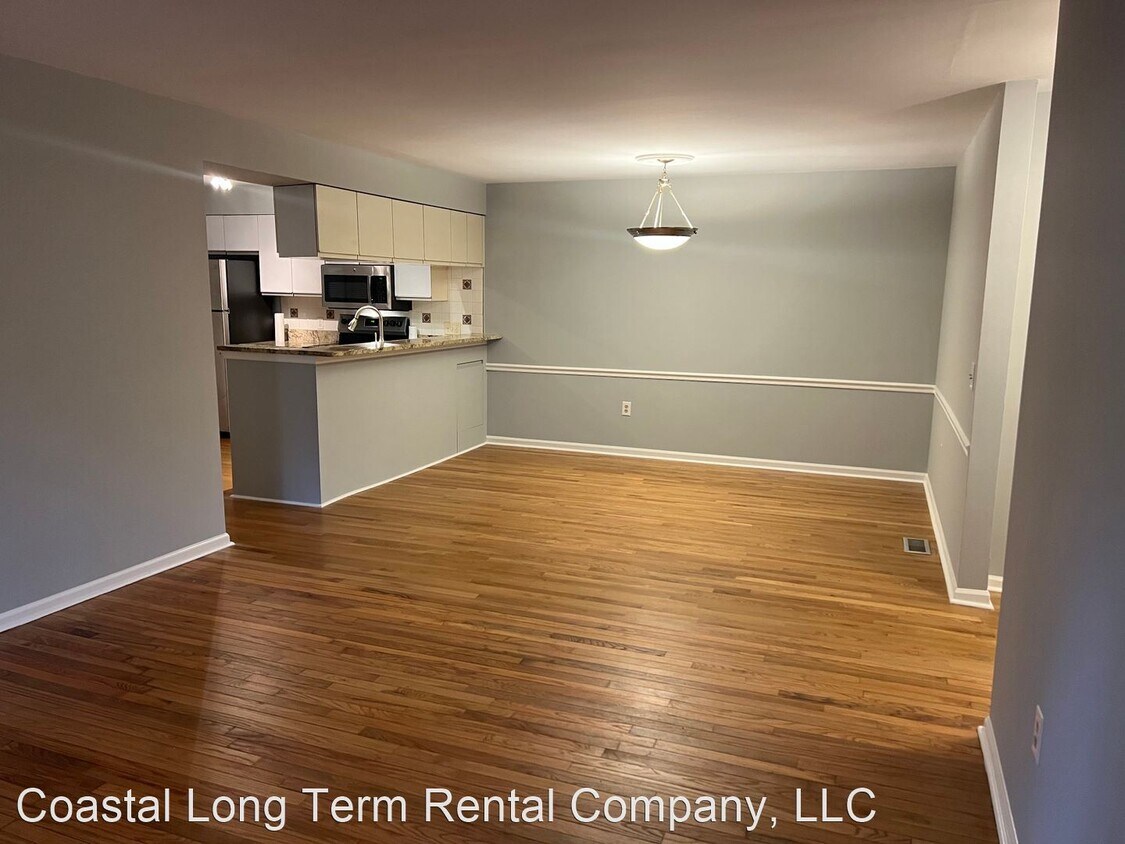Primary Photo - 3 br, 2 bath House - 38 Three Mast Lane