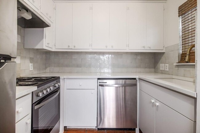 Building Photo - 2909 Windsor Rd