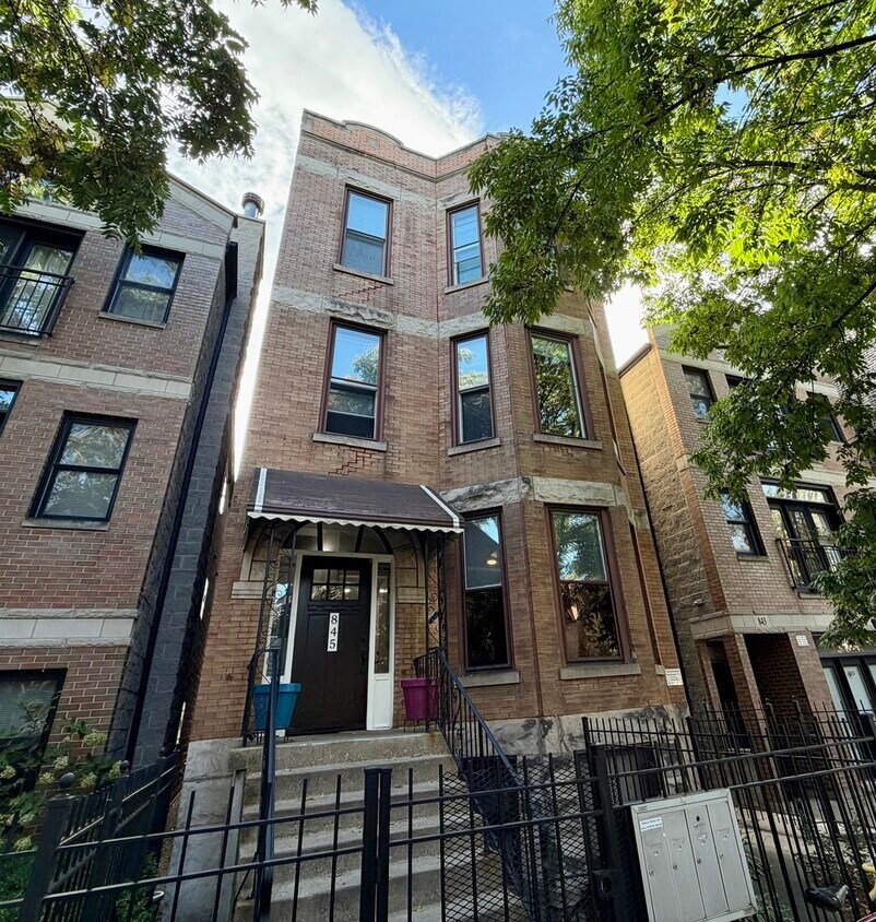 Foto principal - 845 N Mozart St