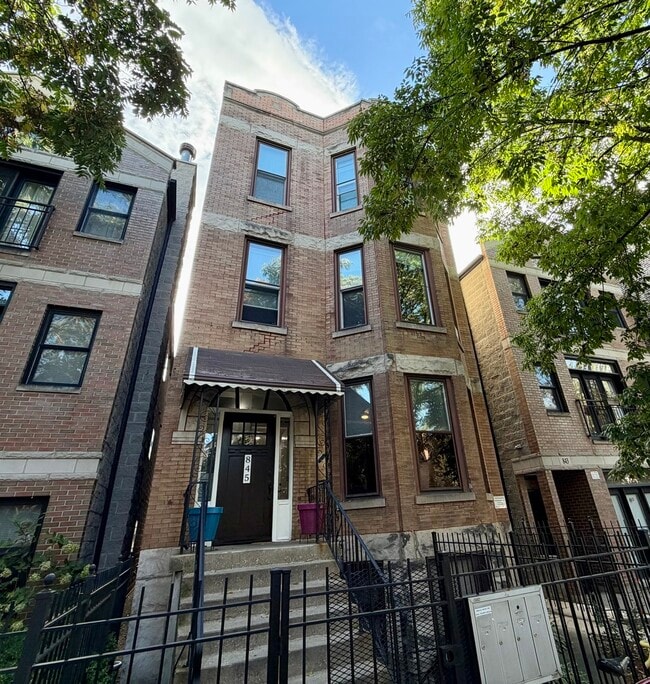 Building Photo - 845 N Mozart St