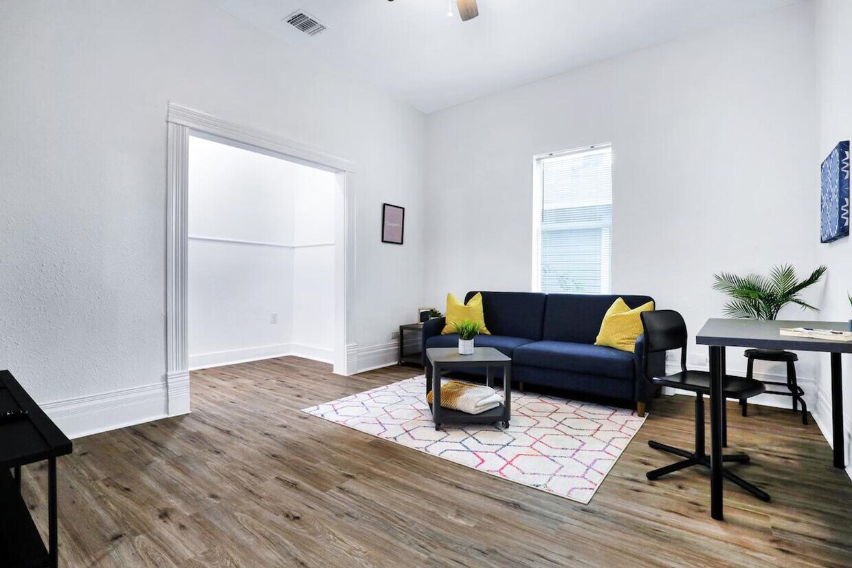 Foto principal - 243 Porter St