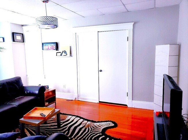 Foto del edificio - 722 Adams St
