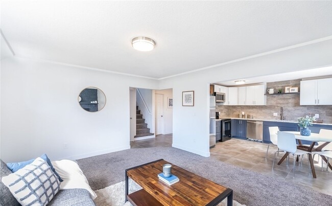 Foto del edificio - Perfect & Charming 3 bedroom Plus 1.75 Bath Craftsman Home in Tacoma!!