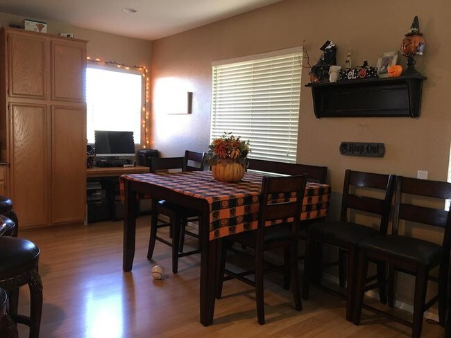 Building Photo - 44406 Kingston Dr