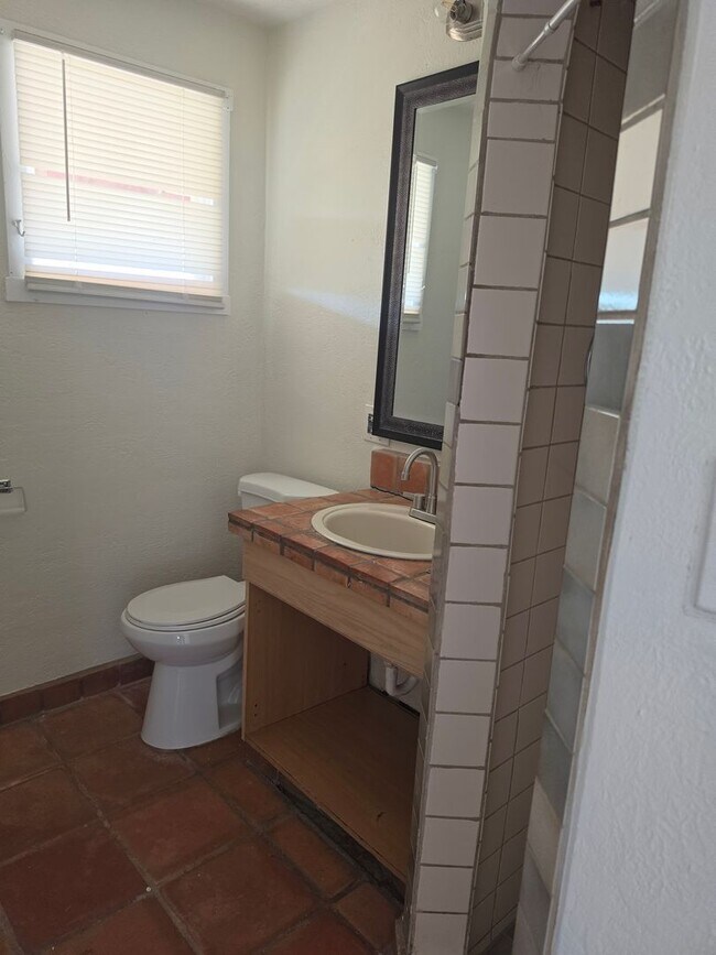 Foto del edificio - A quaint home offering a convenient location within walking distance to downtown Wickenburg