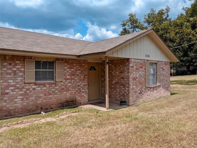 Building Photo - 350 Sandy Ridge Dr