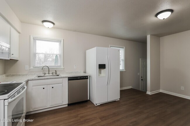 Foto del edificio - 5301 Sprucewood Dr