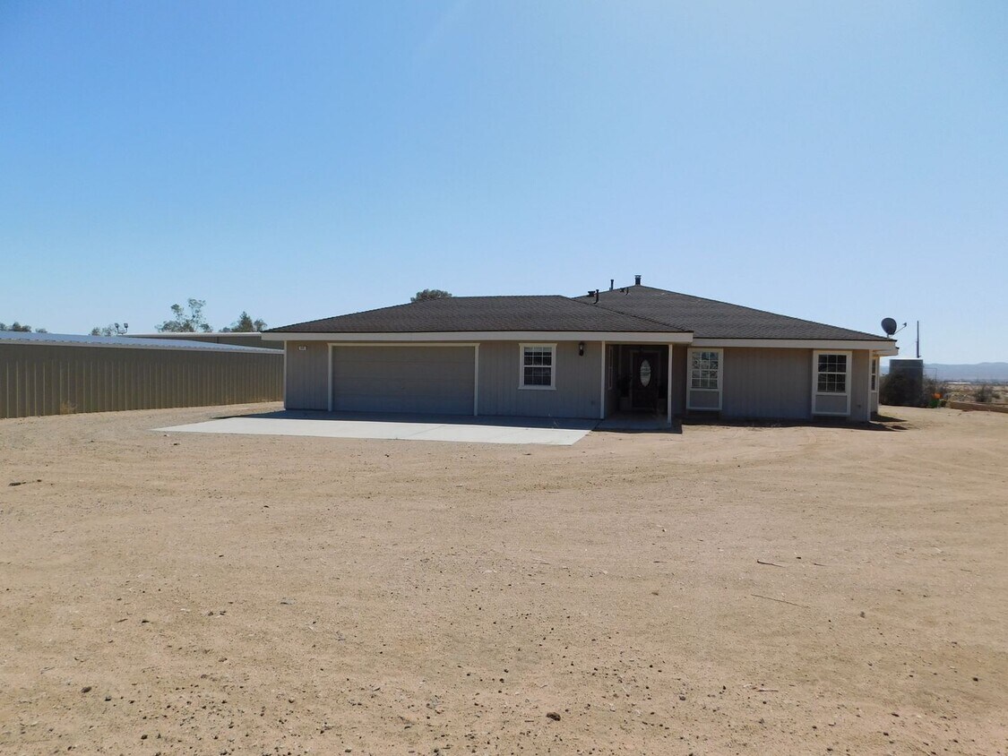 Foto principal - BEAUTIFUL 4BD/3BA HOME ON 2.53 ACRES!!!