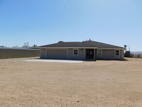 Building Photo - 408 N Wildflower St