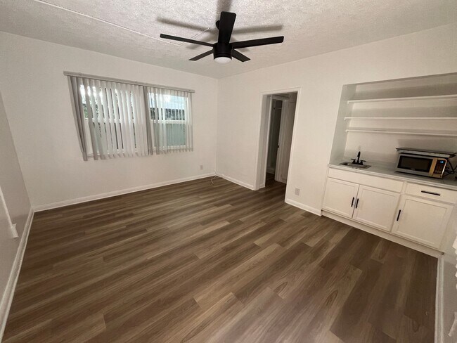 Foto del interior - 944 Tiverton Avenue