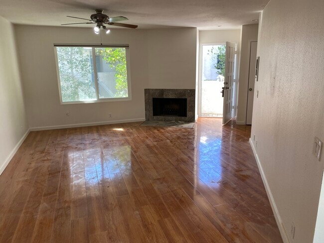 Building Photo - 8442 Via Sonoma