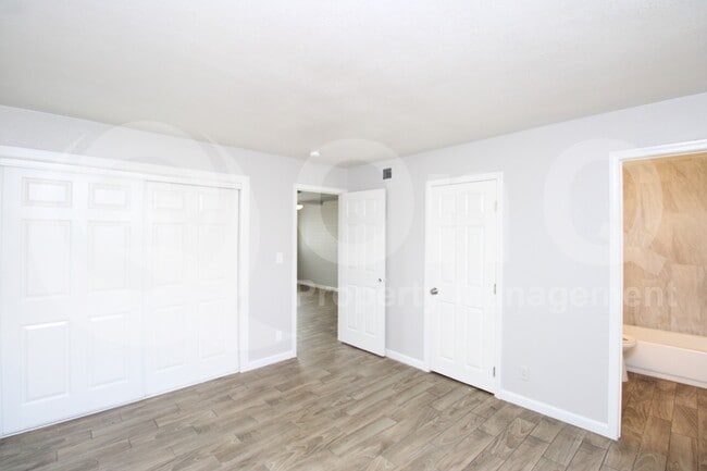 Building Photo - 6044 N 21st Ave