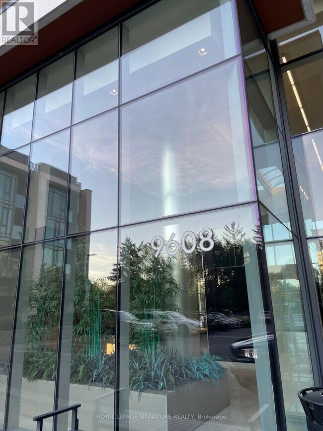 Photo du bâtiment - 9608-9608 Yonge St