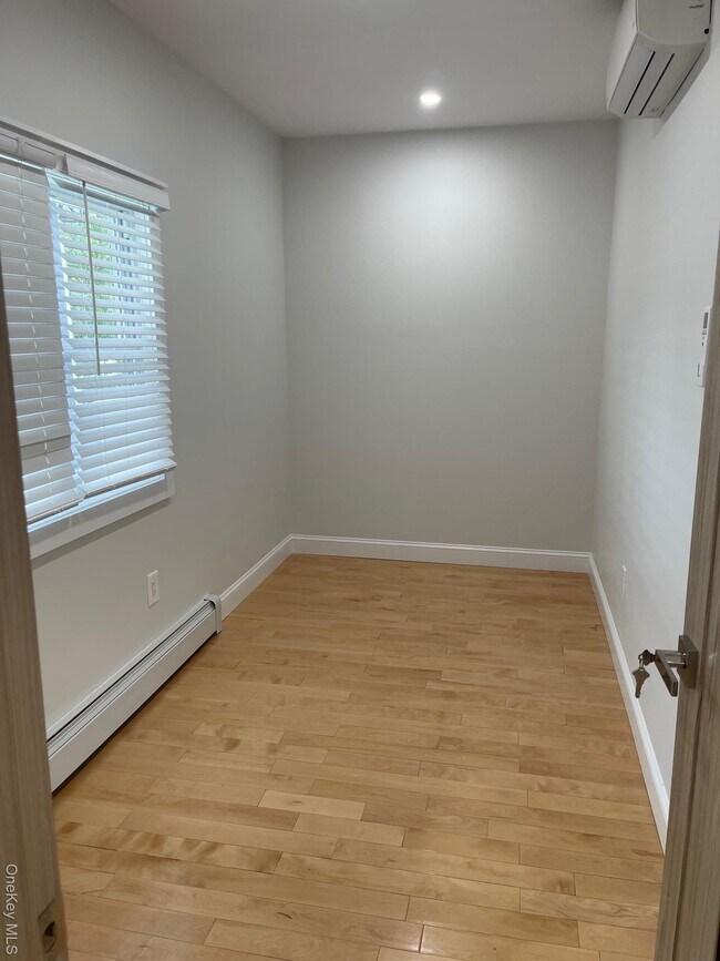 Foto del edificio - 81-34 169th St