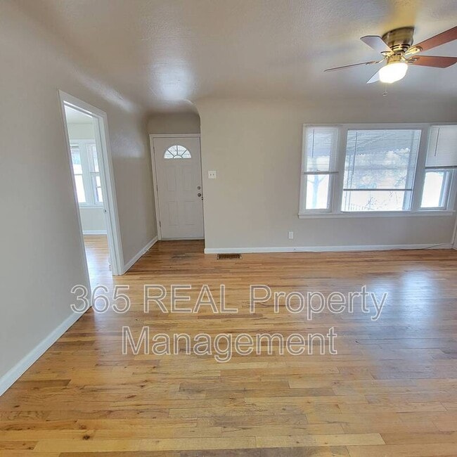 Building Photo - 807 24th Ave