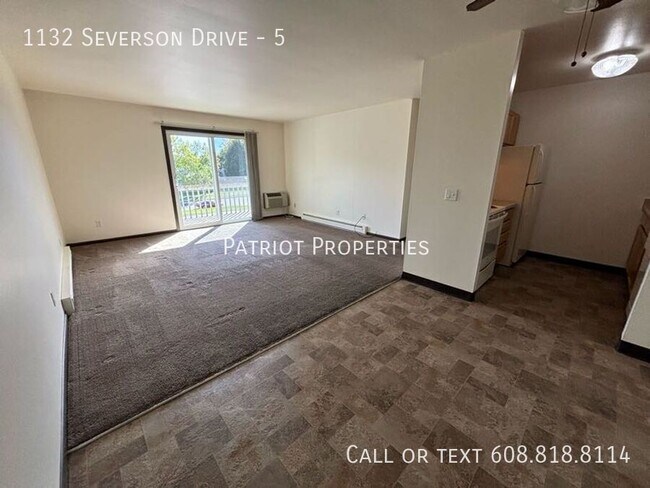 Building Photo - 2 bedroom/ 1 bath apartment in Sun Prairie...