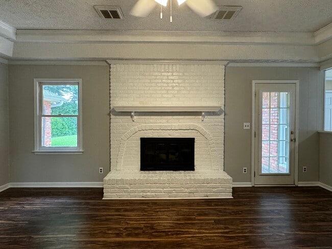 Building Photo - 107 Ledyard Dr