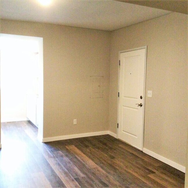 Building Photo - $995 | 1 Bedroom, 1 Bathroom STUDIO Apartm...